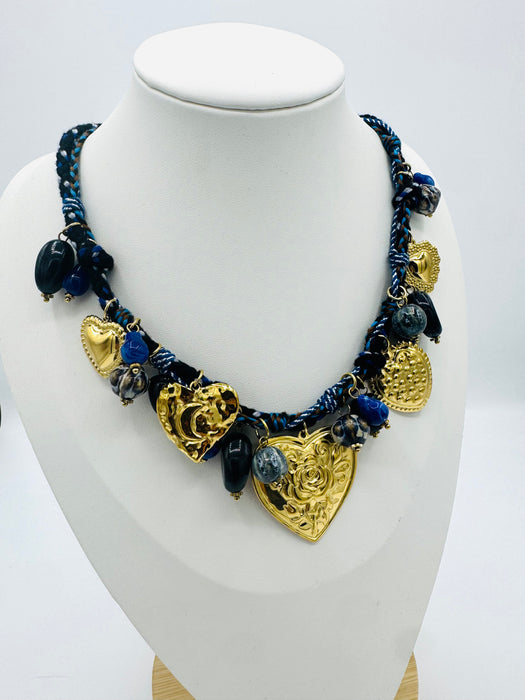 Collier Blue